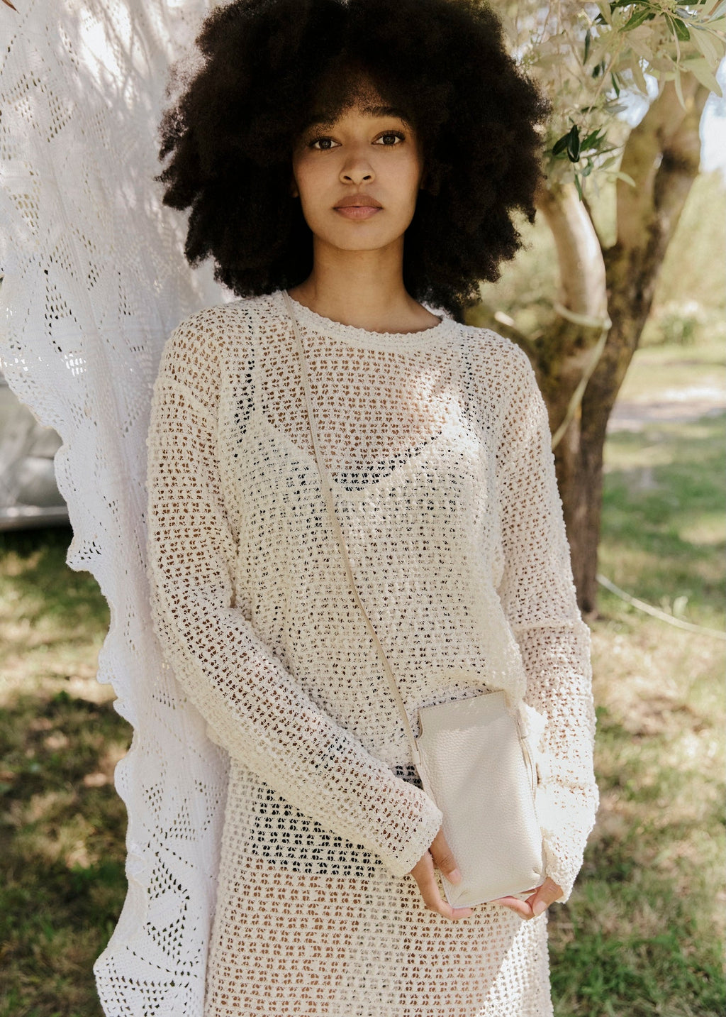 L’Essentiel – Pochette téléphone en cuir avec bandoulière, artisanat français - Léonny Cha