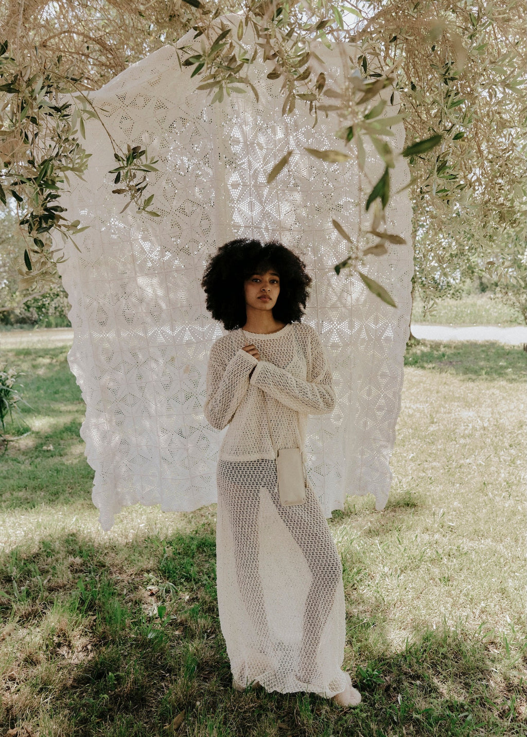 L’Essentiel – Pochette téléphone en cuir avec bandoulière, artisanat français - Léonny Cha