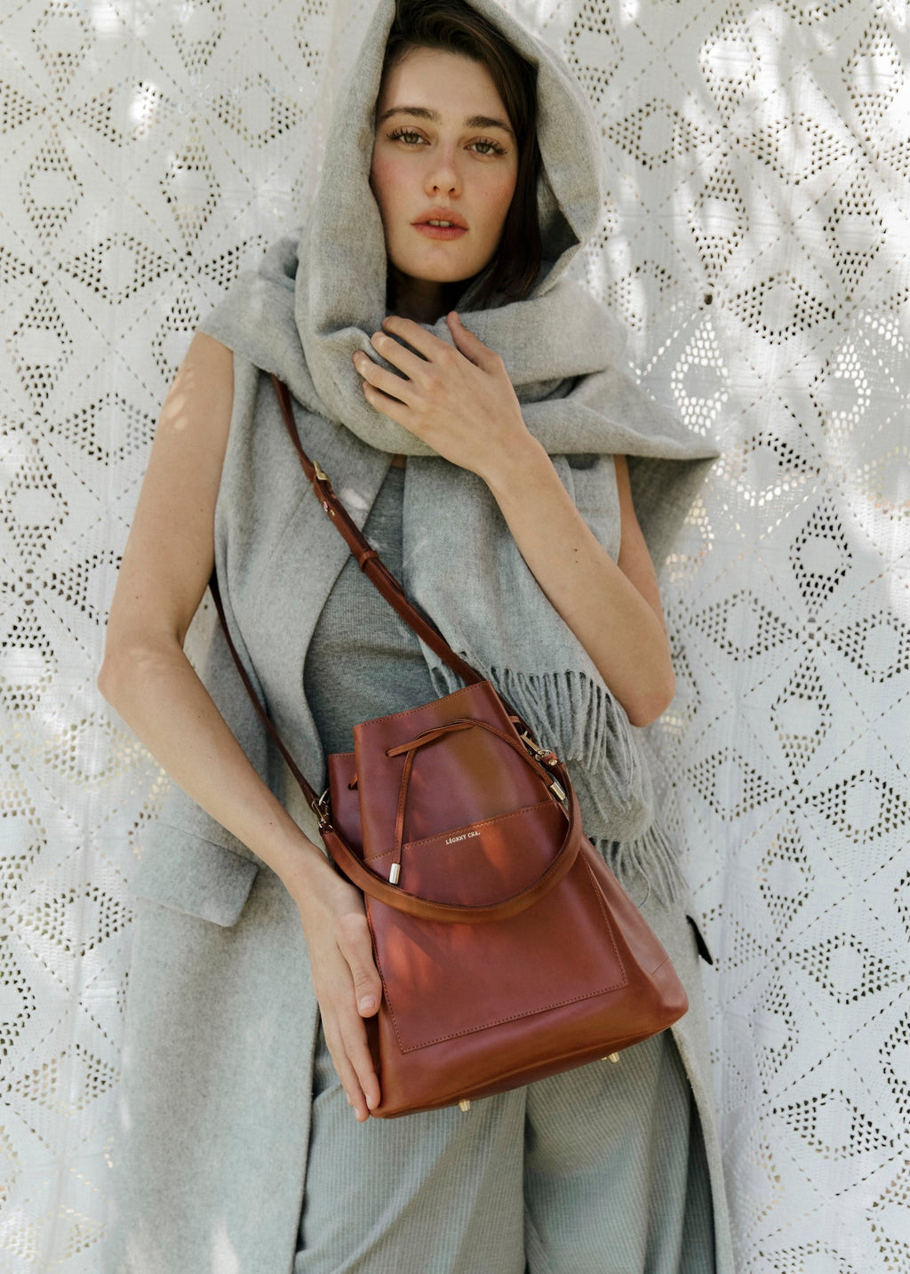 L’Intemporel – Sac seau en cuir avec cordon, artisanal et made in France - Léonny Cha