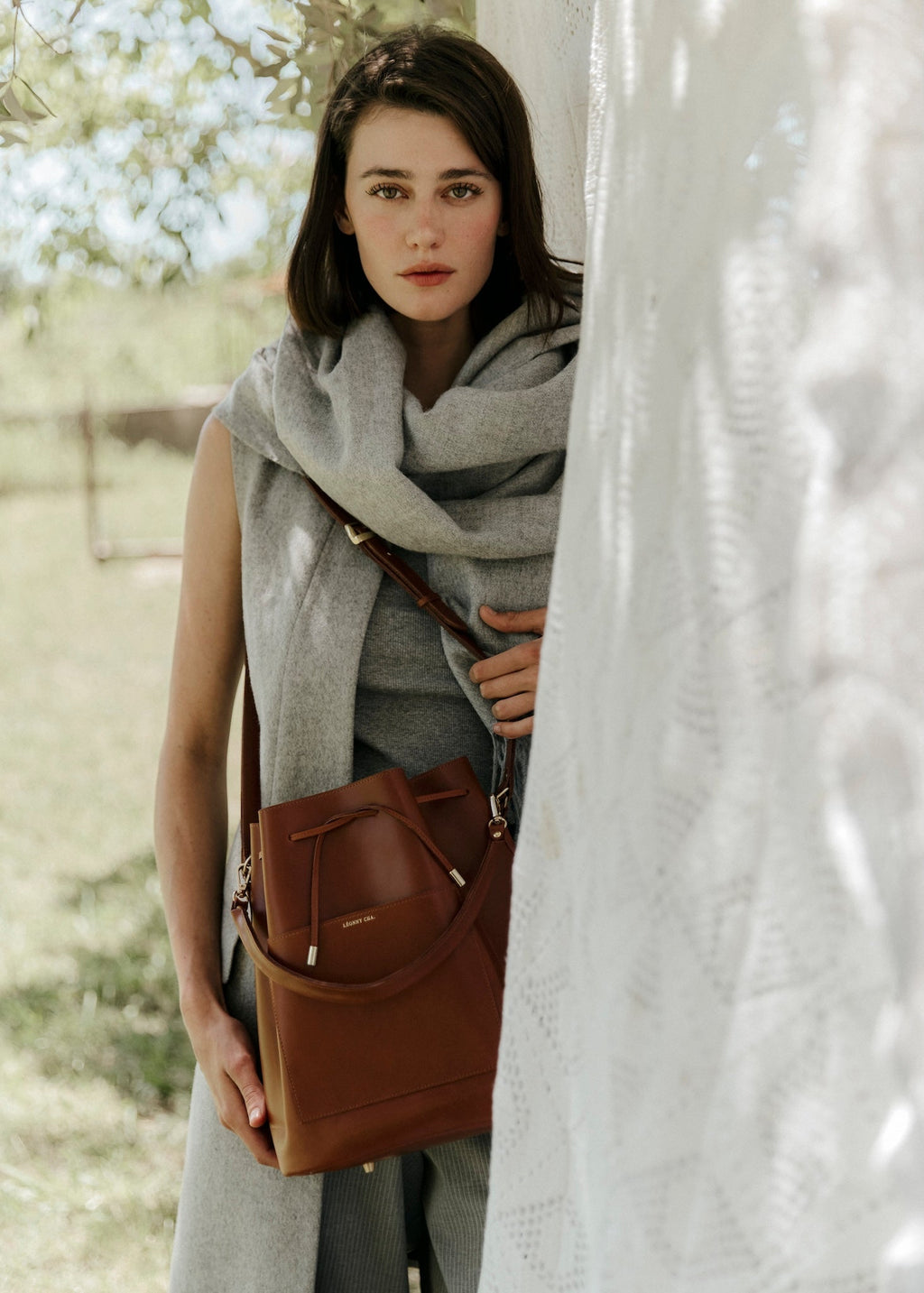 L’Intemporel – Sac seau en cuir avec cordon, artisanal et made in France - Léonny Cha