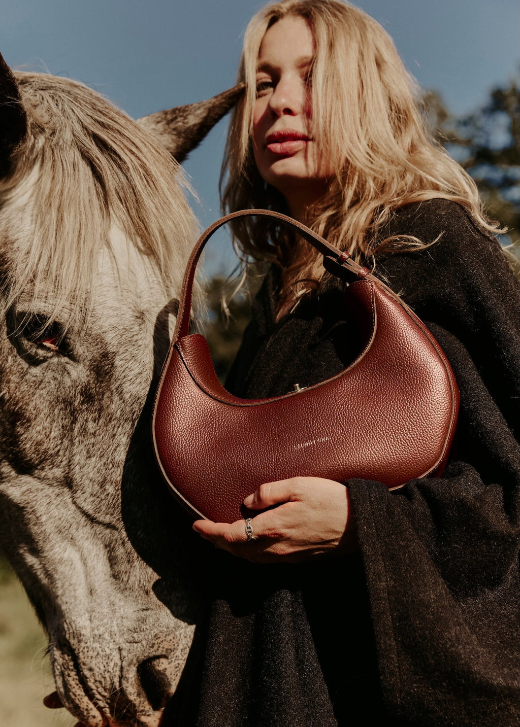 Le Dune – Sac demi - lune en cuir, élégant et artisanal, made in France - Léonny Cha