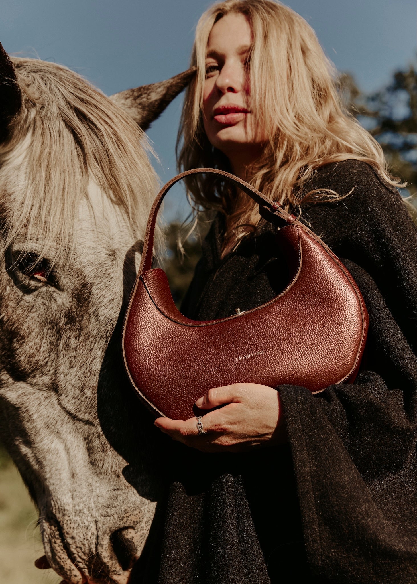 Le Dune – Sac demi - lune en cuir, élégant et artisanal, made in France - Léonny Cha