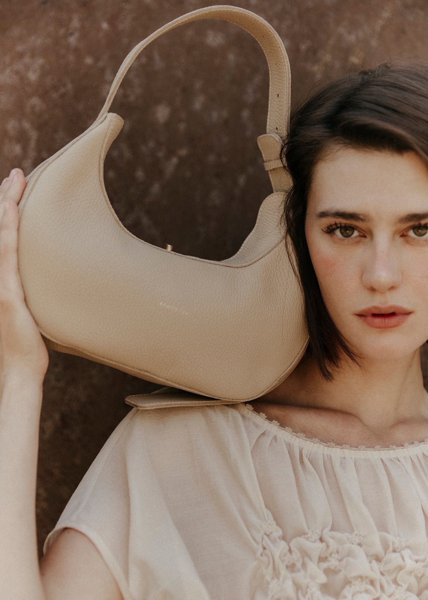 Le Dune – Sac demi - lune en cuir, élégant et artisanal, made in France - Léonny Cha
