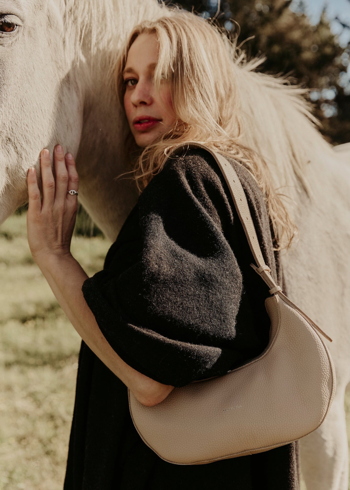 Le Dune – Sac demi - lune en cuir, élégant et artisanal, made in France - Léonny Cha