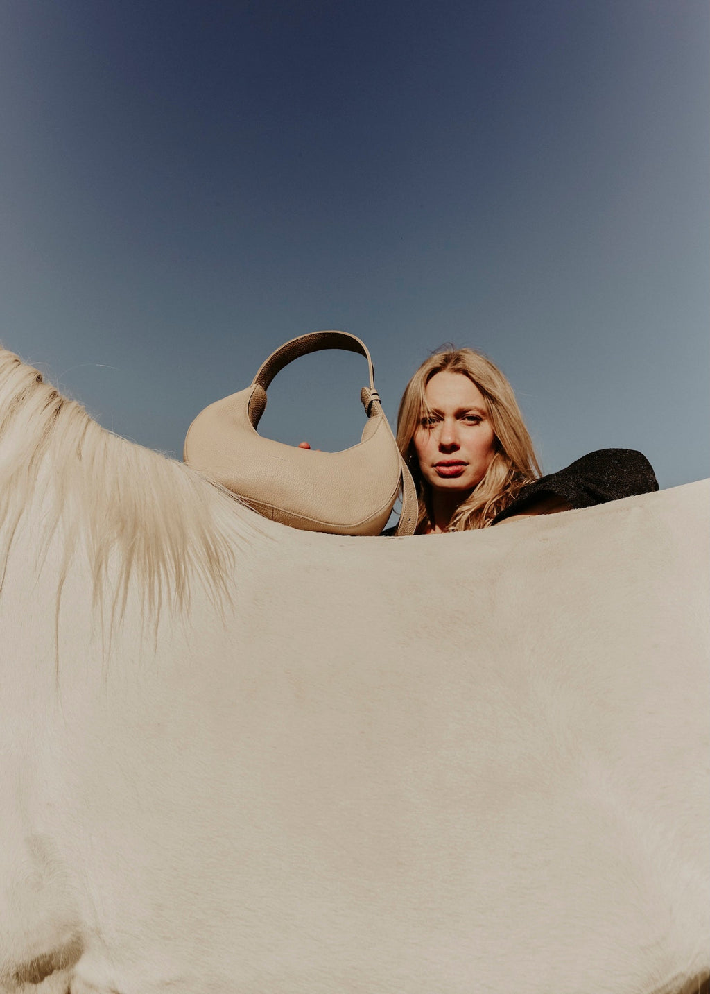 Le Dune – Sac demi - lune en cuir, élégant et artisanal, made in France - Léonny Cha