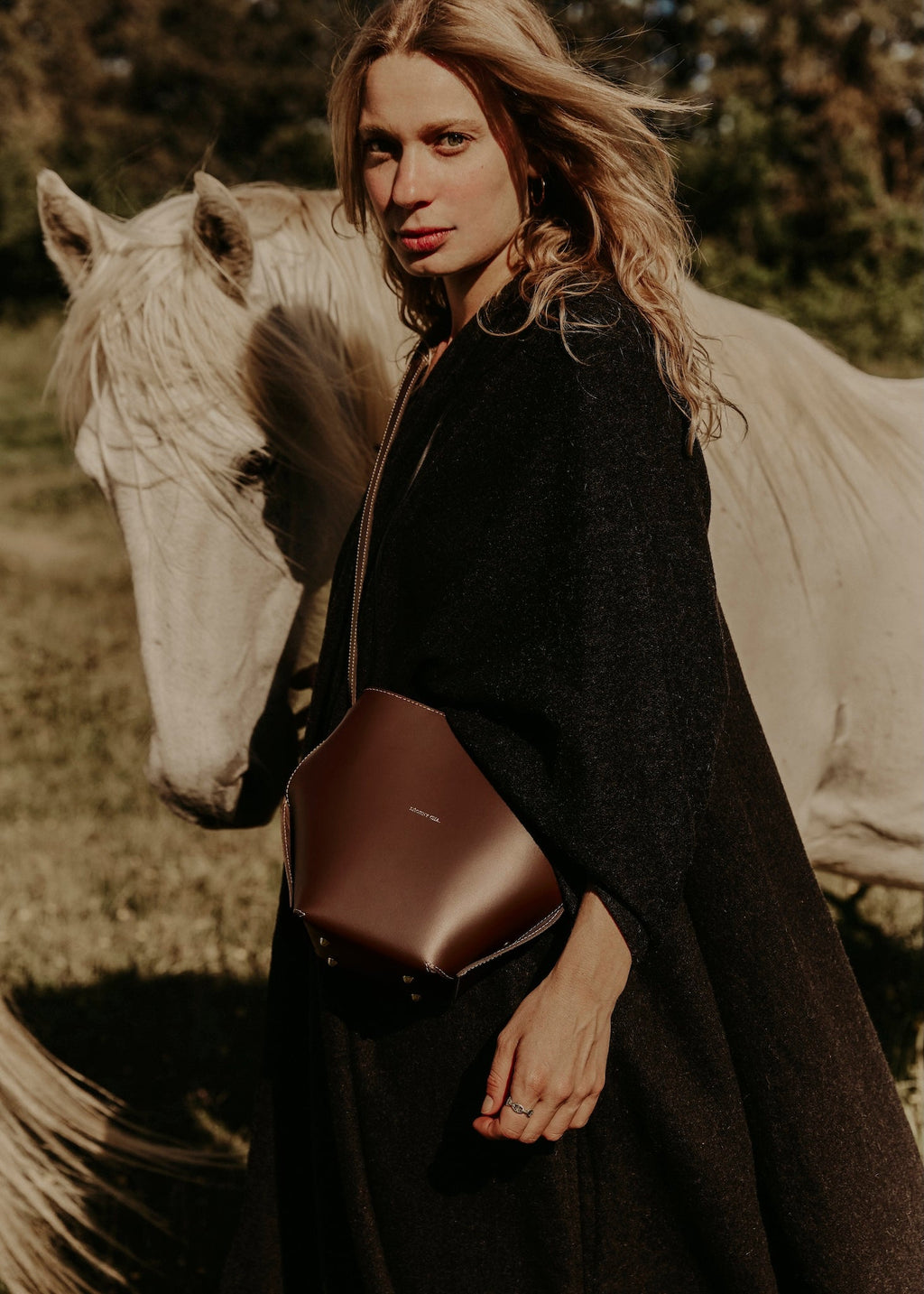 L’Audacieux – Sac seau pliage sans couture en cuir, design artisanal français - Léonny Cha