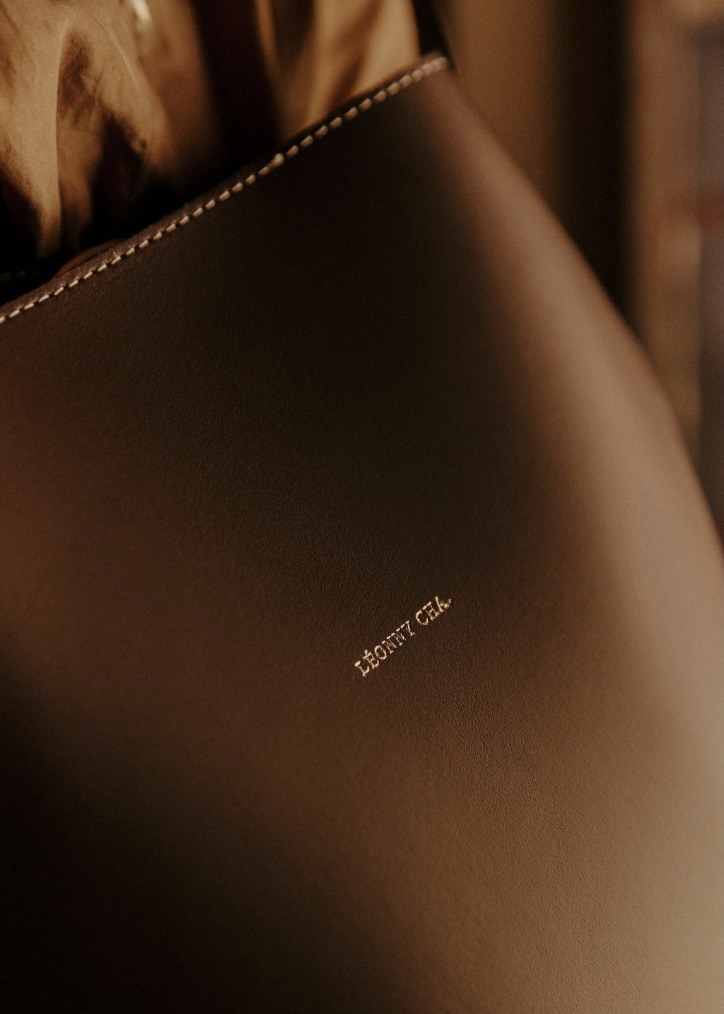 L’Audacieux – Sac seau pliage sans couture en cuir, design artisanal français - Léonny Cha