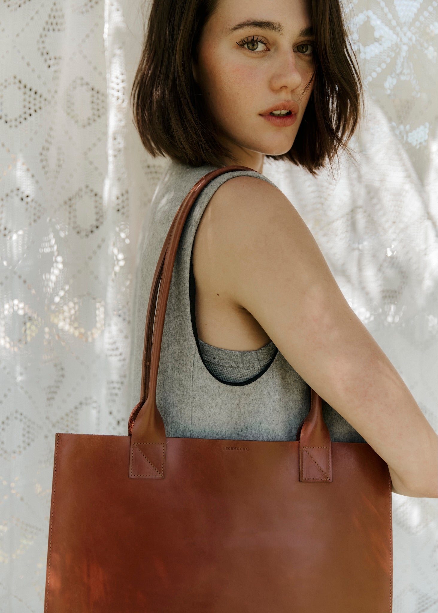 Le Minimaliste – Tote bag en cuir unisexe pour ordinateur et documents, made in France - Léonny Cha