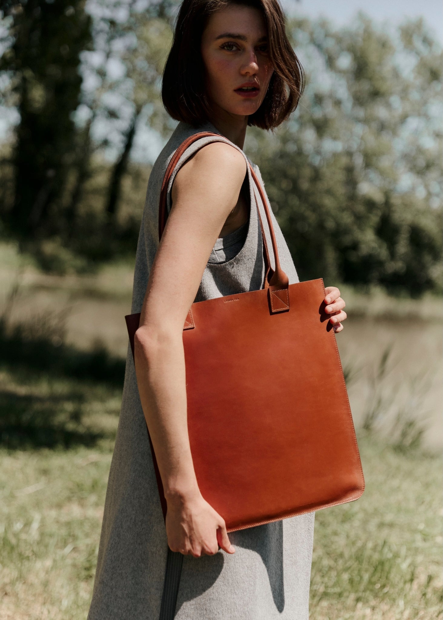 Le Minimaliste – Tote bag en cuir unisexe pour ordinateur et documents, made in France - Léonny Cha