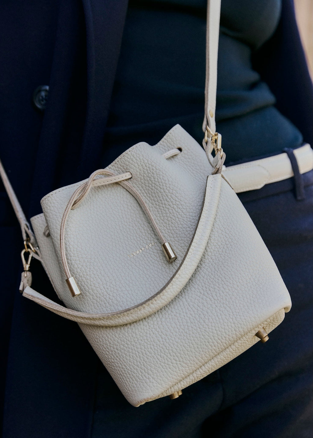 Le Précieux – Mini sac seau en cuir, format compact artisanal français - Léonny Cha